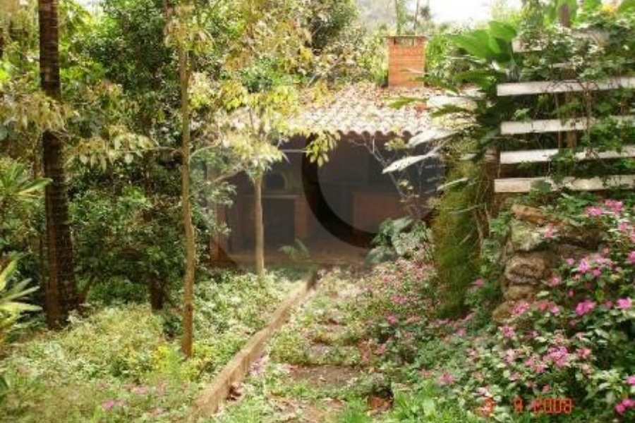 Sobrado à venda com 5 quartos, sendo 3 suítes,  em Vila Irmãos Arnoni, São Paulo, SP