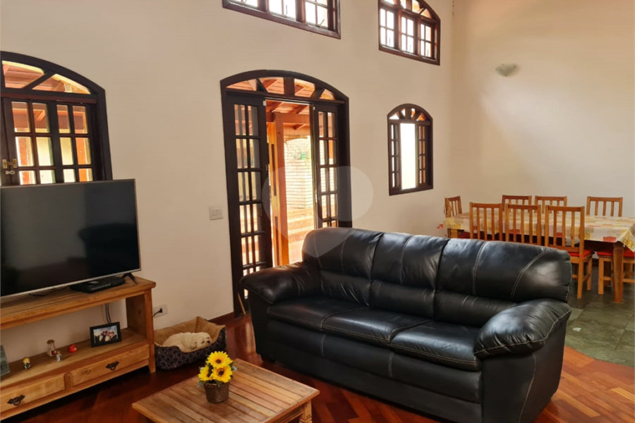Sobrado à venda com 4 quartos, sendo 1 suíte,  em Jardim Leonor Mendes de Barros, São Paulo, SP