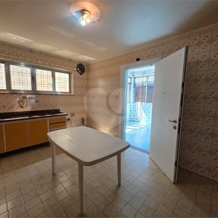 Sobrado à venda com 4 quartos, sendo 1 suíte,  em Santa Teresinha, São Paulo, SP