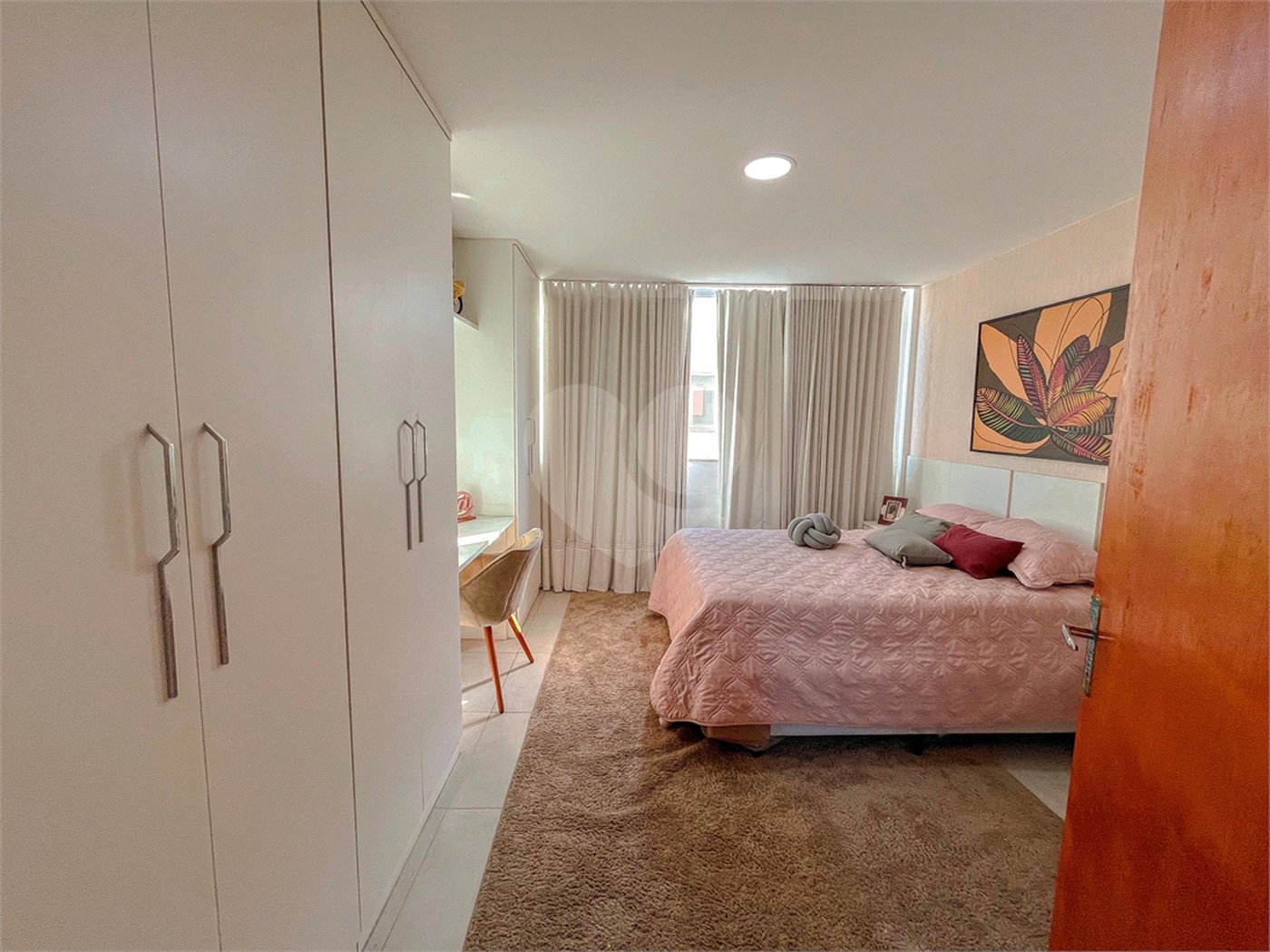 Casa à venda com 4 quartos, sendo 1 suíte, no condomínio Imperial Santa Cruz, Rio de Janeiro - RJ