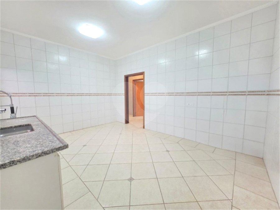 Casa à venda com 3 quartos, sendo 1 suíte, no condomínio Residencial Jardim das Palmeiras, Vinhedo - SP
