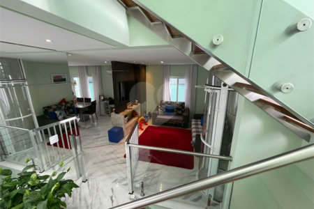 Casa à venda com 1 quarto, sendo 3 suítes, no condomínio Aruã Brisas I, Mogi das Cruzes - SP