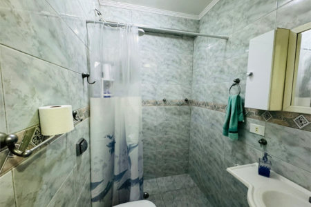 Casa à venda com 4 quartos, sendo 2 suítes, em Parque Santo Antônio, Guarulhos, SP