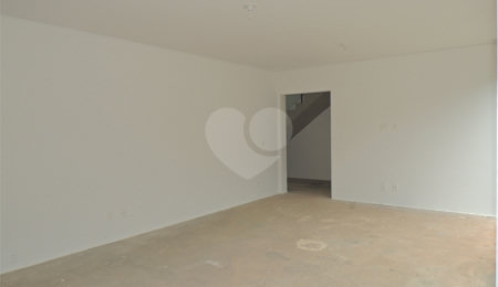 Casa à venda com 3 suítes no condomínio Jardim Flora, São Paulo - SP