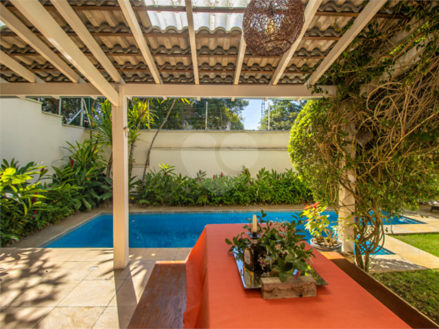 Casa à venda com 5 quartos, sendo 4 suítes,  no condomínio Bounganville, São Paulo - SP