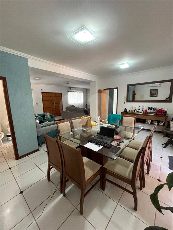 Casa à venda com 4 quartos, sendo 1 suíte, em Vila Santa Maria (vila Xavier), Araraquara, SP