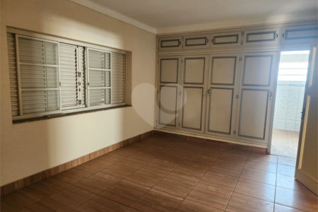Sobrado à venda com 4 quartos, sendo 1 suíte, no Centro, Araraquara, SP