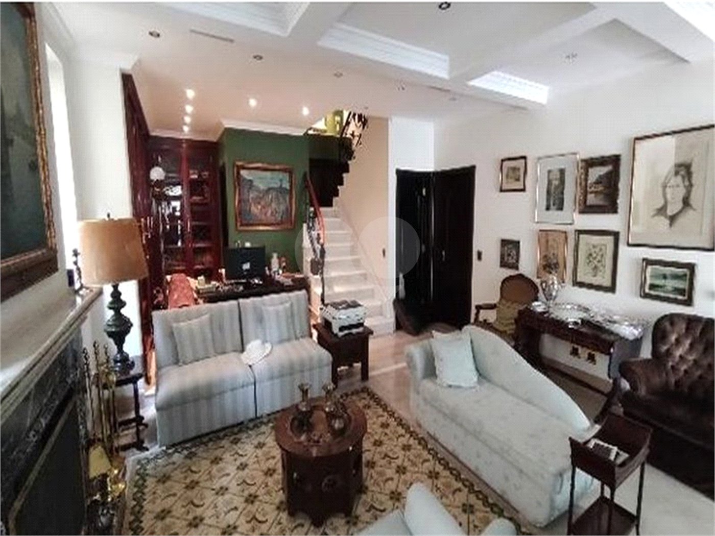 Casa à venda com 4 quartos, sendo 2 suítes,  em Pacaembu, São Paulo, SP