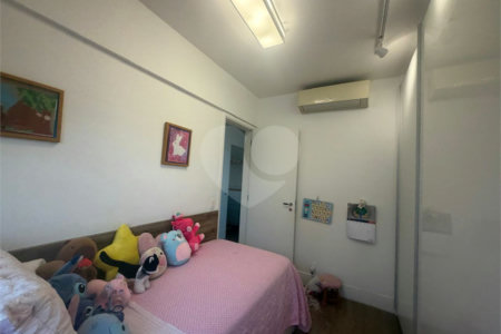 Apartamento à venda com 3 quartos, sendo 1 suíte,  em Alto da Boa Vista, São Paulo, SP