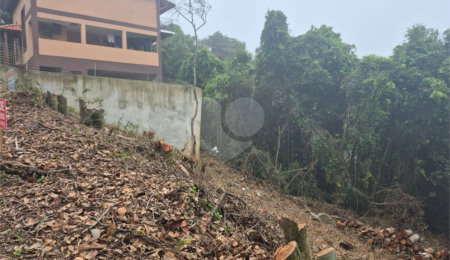 Terreno à venda no condomínio Parque Imperial da Cantareira, Mairiporã - SP