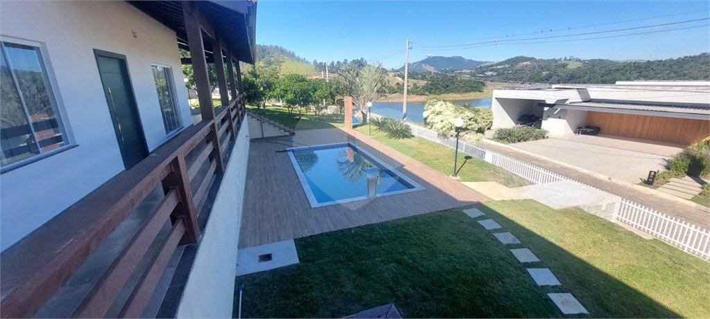 Casa à venda com 3 suítes no condomínio Riviera dos Pássaros, Joanópolis - SP