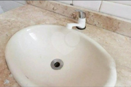 Sobrado à venda na Mooca de 212m² com 2 dormitórios, 1 suíte e 2 vagas.