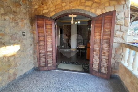 Casa à venda com 4 quartos, sendo 1 suíte, em Bangu, Rio de Janeiro, RJ