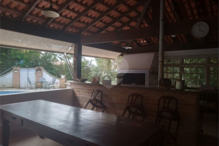 Chácara à venda com 7 quartos, sendo 3 suítes, em Saboó, São Roque, SP