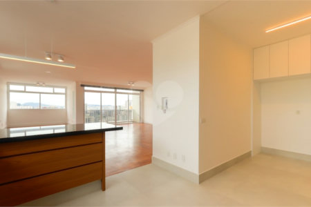 Apartamento à venda com 3 quartos, sendo 1 suíte,  em Santa Cecília, São Paulo, SP