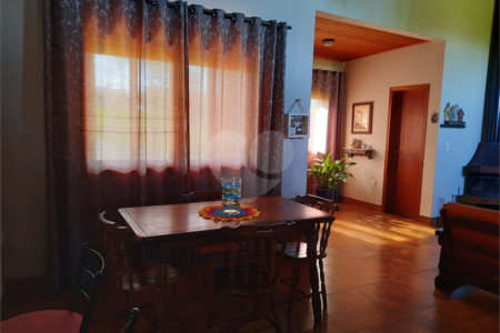 Casa à venda com 3 quartos, sendo 1 suíte,  no condomínio Village Ipanema 1, Araçoiaba da Serra - SP