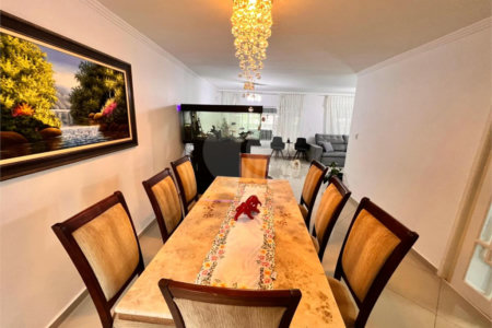 Casa à venda com 3 quartos, sendo 1 suíte, em Jardim Oriental, São Paulo, SP