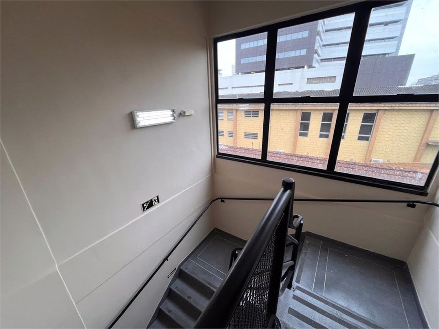 Prédio Corporativo em Santos | 4 Pavimentos | Galpão com Pé-Direito Duplo | Estrutura para +200 Pessoas | Compra Ou Locação