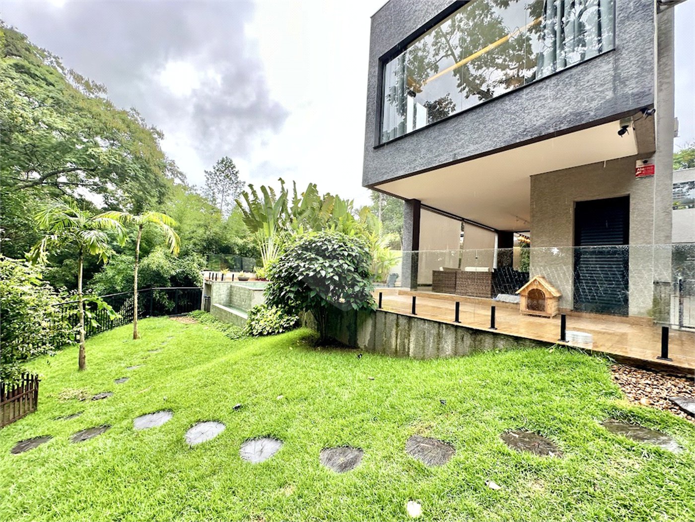 Casa à venda com 3 suítes no condomínio Reserva Santa Maria, Jandira - SP