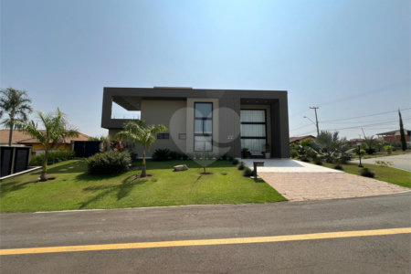 Casa à venda com 5 quartos, sendo 4 suítes, no condomínio Terras de Mont Serrat, Salto - SP