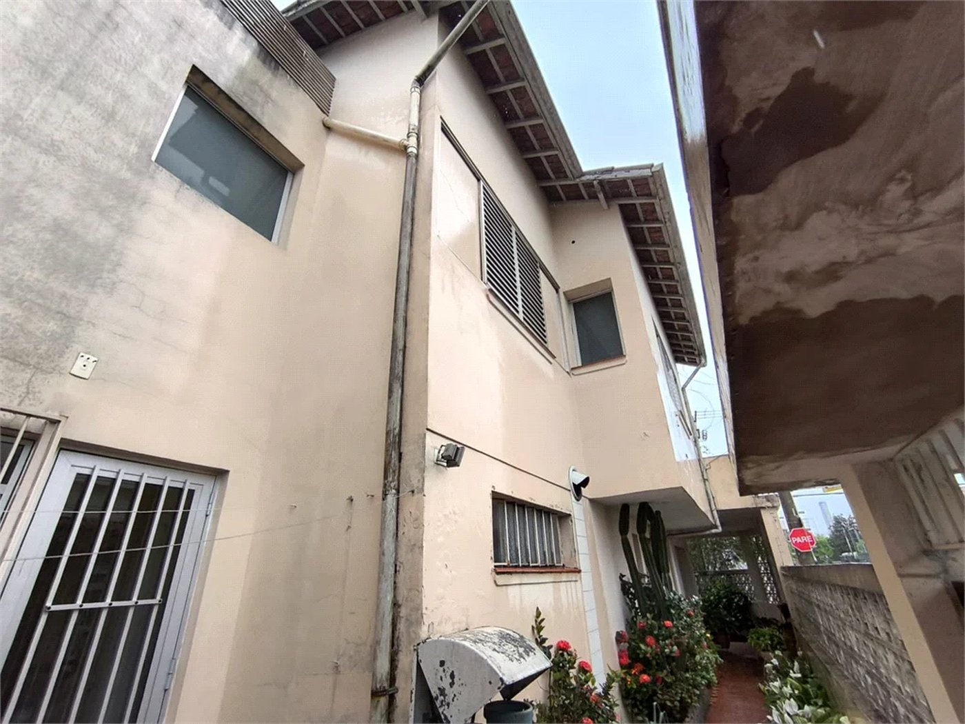 Sobrado à venda com 5 quartos, sendo 1 suíte, em Jardim Trussardi, São Paulo, SP