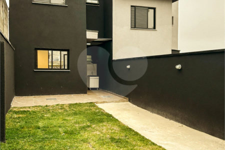 Sobrado à venda com 2 suítes em Vila São Paulo, Mogi das Cruzes, SP