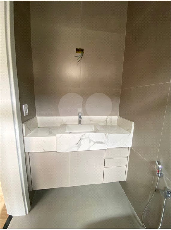 Casa à venda com 3 suítes no condomínio Portal das Tipuanas, Araraquara - SP