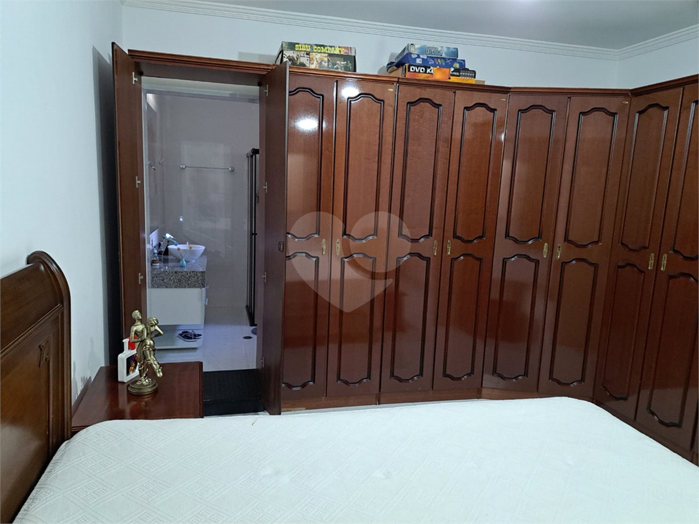 Sobrado à venda com 4 quartos, sendo 2 suítes, em Jaraguá, São Paulo, SP