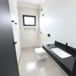 Casa à venda com 2 quartos, sendo 1 suíte, no condomínio Tivolli, Itapetininga - SP