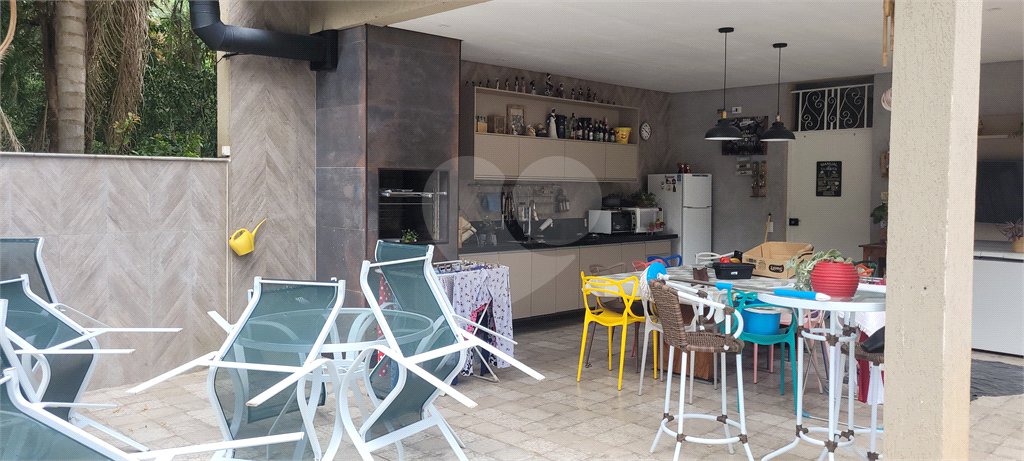 Casa à venda ou para alugar com 3 suítes no condomínio Sausalito, Mairiporã - SP