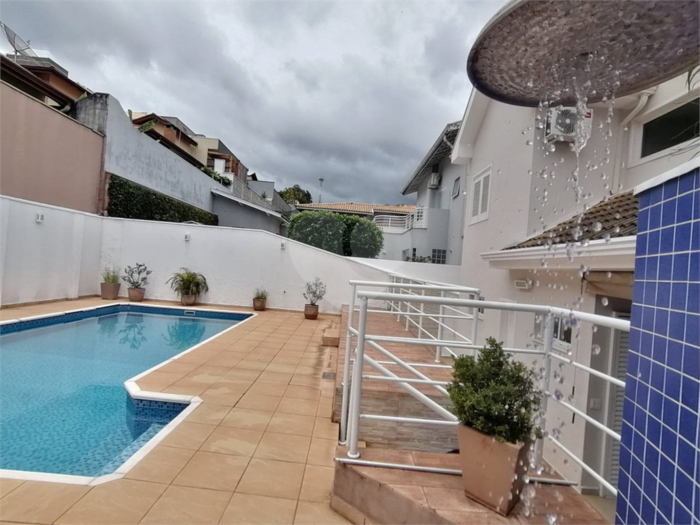 Casa para alugar com 3 quartos, sendo 1 suíte, no condomínio Recanto dos Paturis, Vinhedo - SP