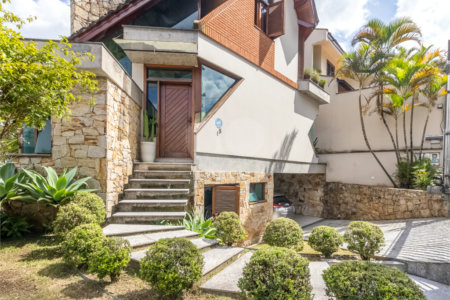 Casa à venda com 4 quartos, sendo 2 suítes, em Jardim Marajoara, São Paulo, SP