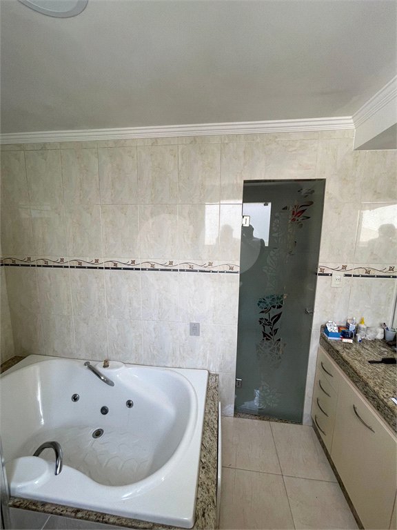 Casa à venda com 5 quartos, sendo 1 suíte, no condomínio Residencial Green Ville, Rio de Janeiro - RJ
