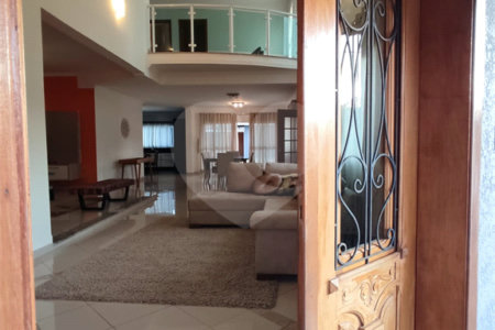 Casa à venda com 3 suítes no condomínio Shamballa II, Atibaia - SP