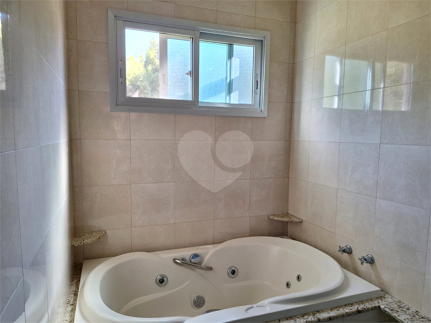 Chácara à venda com 3 quartos, sendo 1 suíte, em Chácara de Recreio Jardim Alvorada, Botucatu, SP