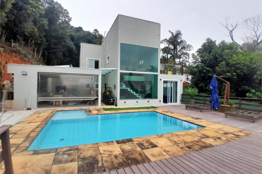 Casa à venda com 3 quartos, sendo 1 suíte,  no condomínio Alpes da Cantareira, Mairiporã - SP