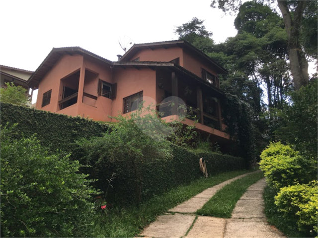 Casa à venda com 3 quartos, sendo 2 suítes,  no condomínio Loteamento Haras El Passo, Mairiporã - SP