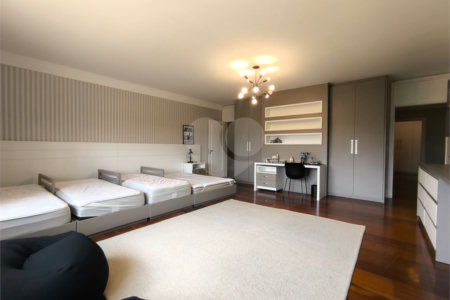 Casa à venda com 5 quartos, sendo 4 suítes, em Cidade Jardim, São Paulo, SP