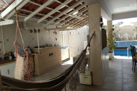 Casa à venda com 5 quartos, sendo 3 suítes,  em Vila Oliveira, Mogi das Cruzes, SP