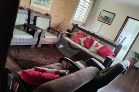 Casa à venda com 4 quartos, sendo 1 suíte, em Jardim Celani, Salto, SP