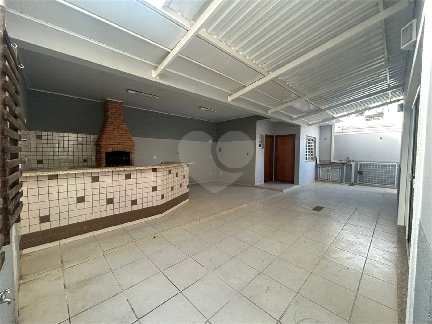 Casa à venda com 4 quartos, sendo 1 suíte,  no condomínio Lago da Boa Vista, Sorocaba - SP