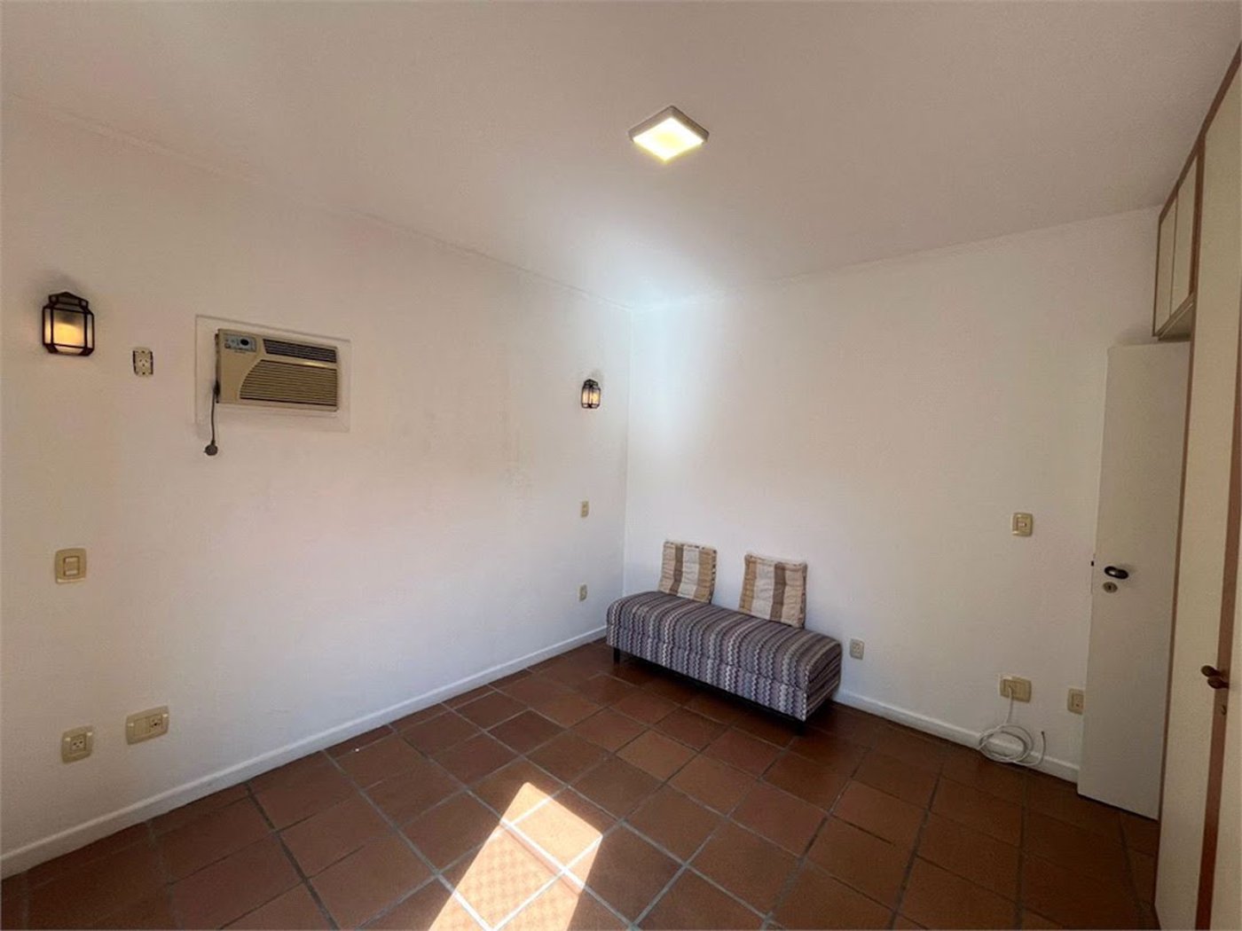 Apartamento com 4 dormitórios à venda, 259 m² por R$ 900.000,00 - Jardim Três Marias - Guarujá/SP