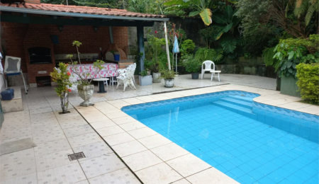 Sobrado à venda ou para alugar com 4 suítes em Butantã, São Paulo, SP