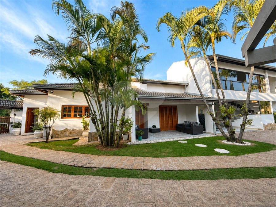 Casa à venda com 5 suítes no condomínio Parque Village Castelo, Itu - SP
