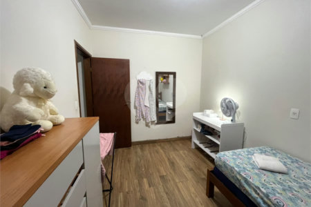 Casa à venda com 3 quartos, sendo 1 suíte, em Parque Santa Marta, São Carlos, SP