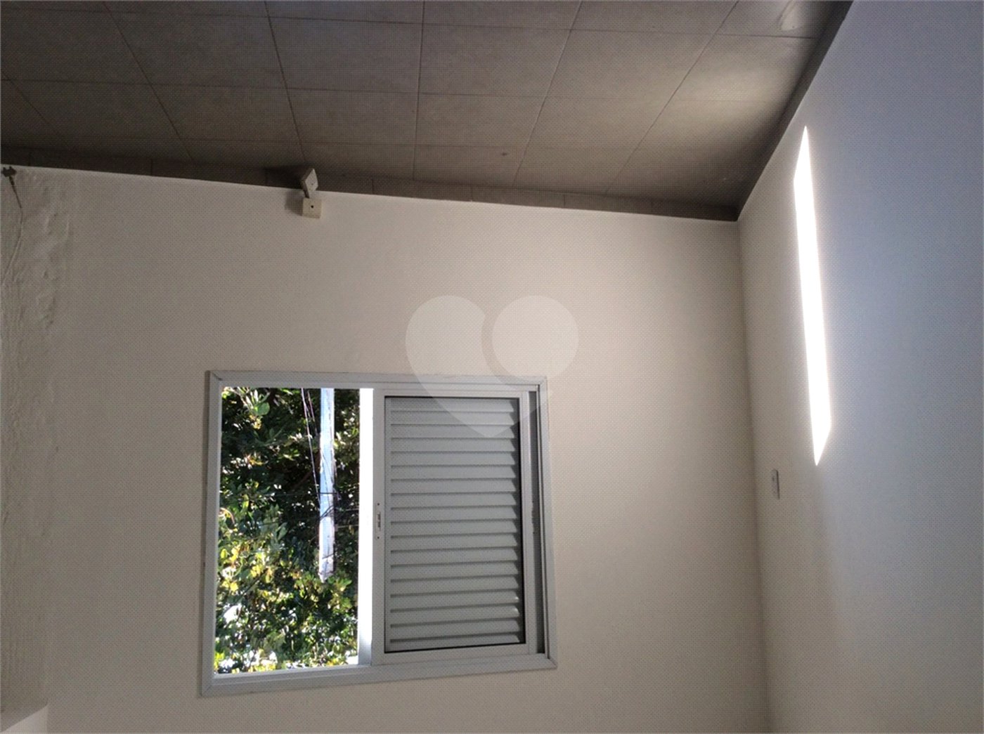 Casa à venda com 4 quartos, sendo 1 suíte, no condomínio Conselheiro Moreira de Barros, São Paulo - SP