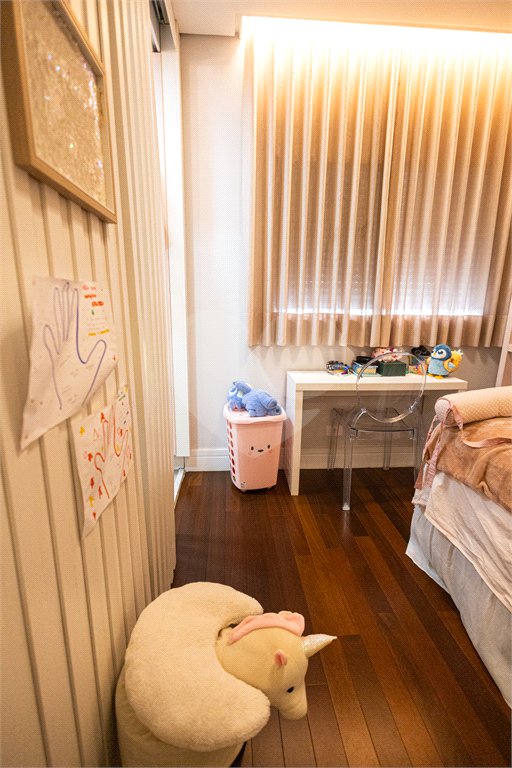 Apartamento à venda com 5 quartos, sendo 4 suítes,  em Parque Reboucas, São Paulo, SP