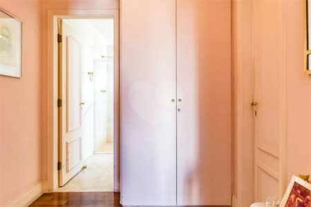 Apartamento à venda com 4 quartos, sendo 2 suítes, em Real Parque, São Paulo, SP
