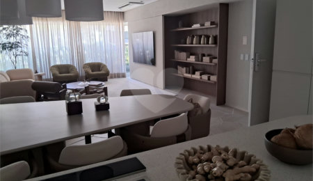 Apartamento à venda com 3 suítes em Moema, São Paulo, SP