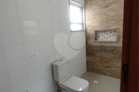 Sobrado à venda, 3 suítes, garagem, a 300 m do metrô Vila Matilde